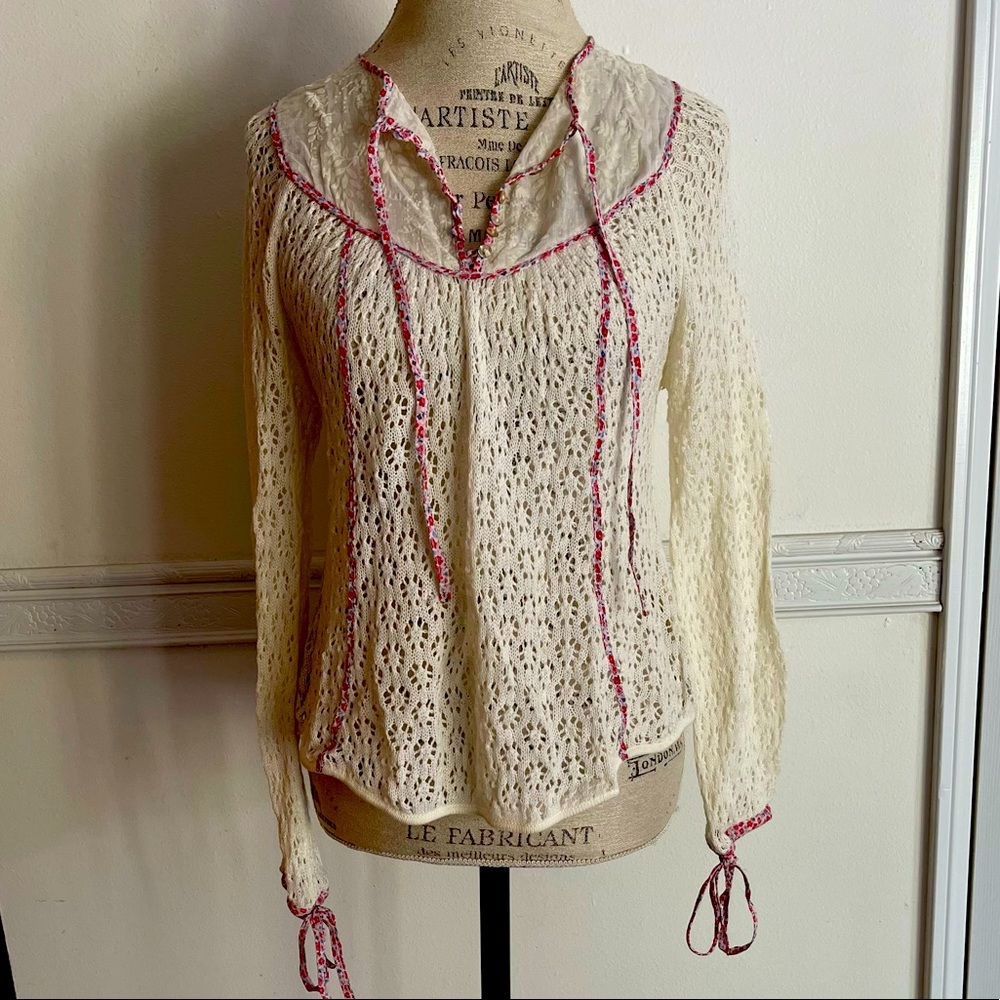 “FREE PEOPLE” light knit long sleeve with a henley type cotton top & tie